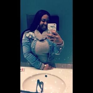 Meet your Posher, Alexis